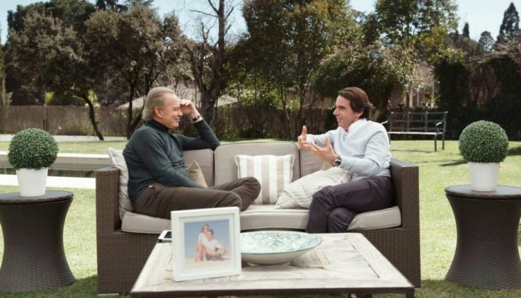 Bertin Osborne y el expresidente José María Aznar en el programa 'Mi casa es la tuya'. barra libre