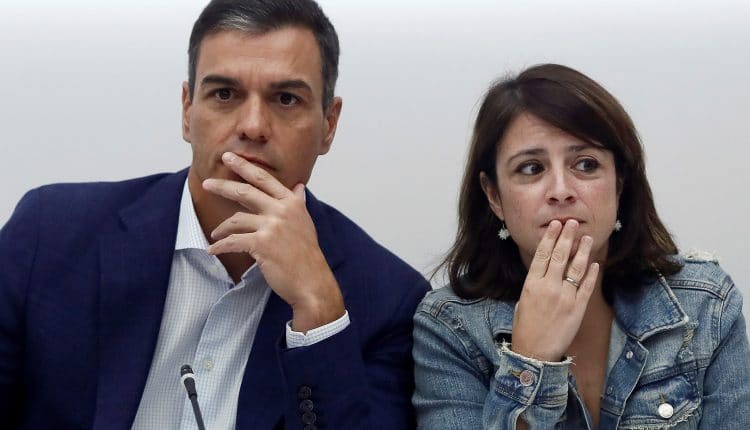 El secretario general del PSOE, Pedro Sánchez, y la vicesecretaria general, Adriana Lastra, durante la reunión de la Ejecutiva Federal. EFE/Mariscal