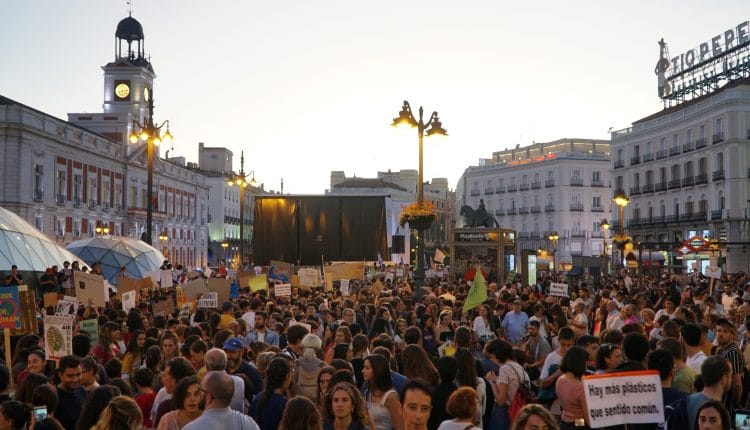 Los manifestantes de la Huelga por el Clima en Madrid, a su llegada a la Puerta del Sol./ Paula López Barba