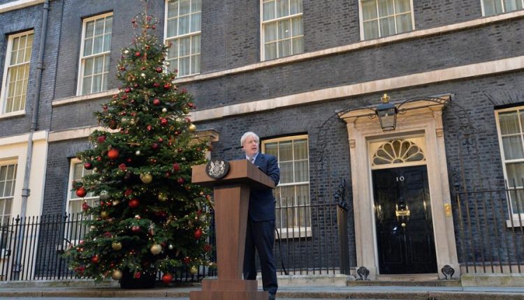 Boris Johnson comparece ante los medios tras ganas las elecciones en Reino Unido por amplia mayoría./ EFE/EPA/NEIL HALL