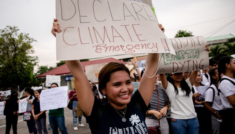 Marinel Ubaldo en una protesta en Filipinas contra el cambio climatico./Amnesty International