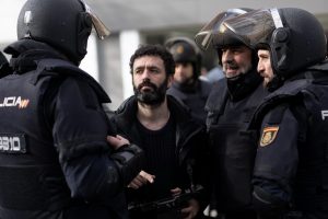 Escenas de la serie de 'Antidisturbios'. / Movistar +